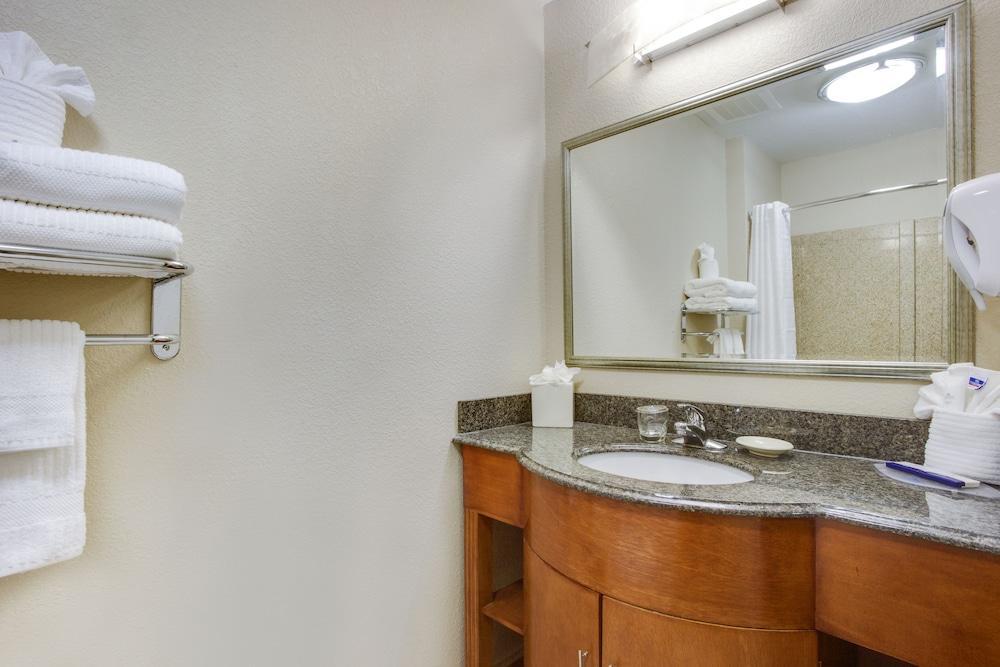 Candlewood Suites Virginia Beach Town Center By Ihg Exterior photo