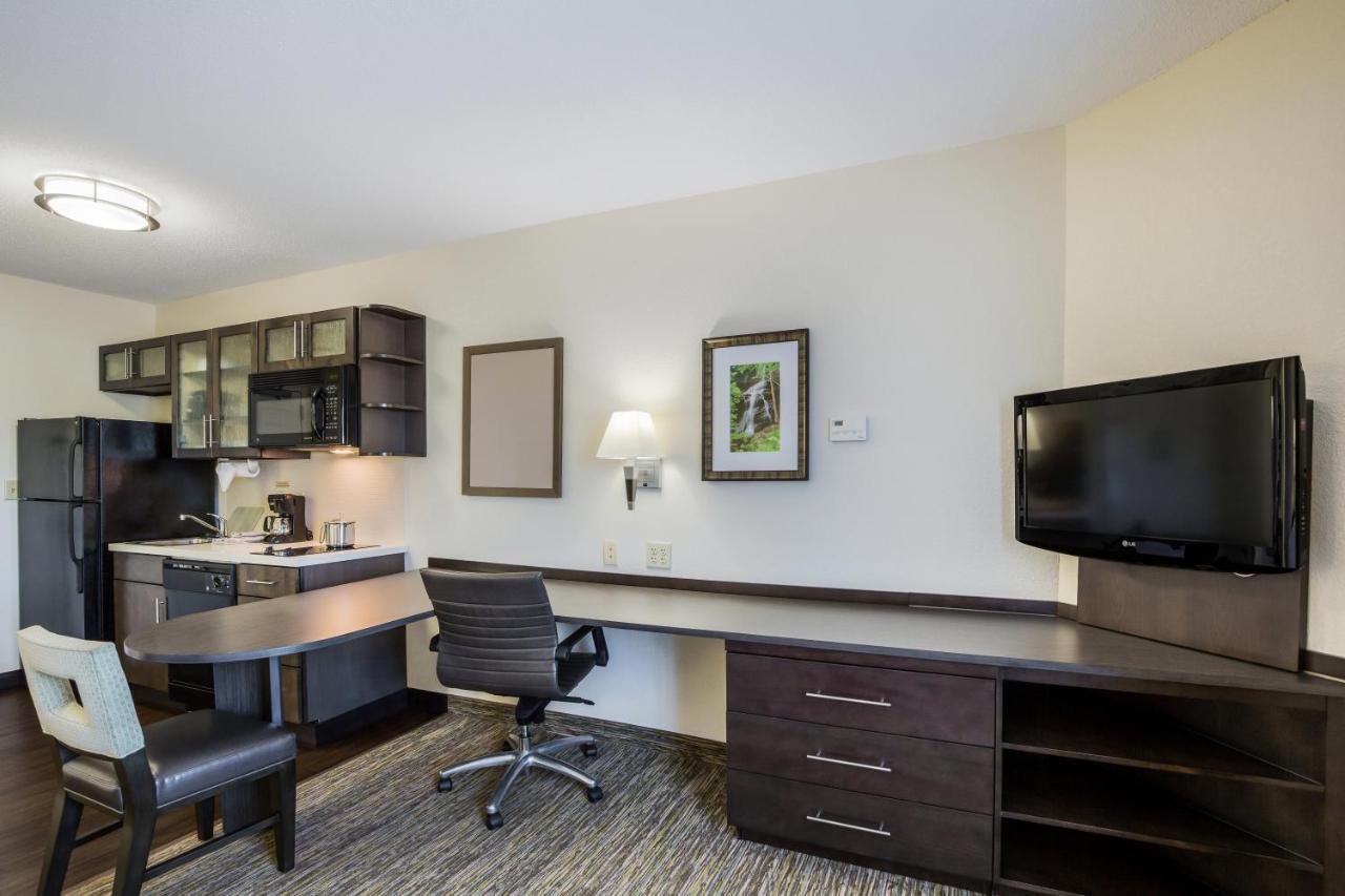 Candlewood Suites Virginia Beach Town Center By Ihg Exterior photo