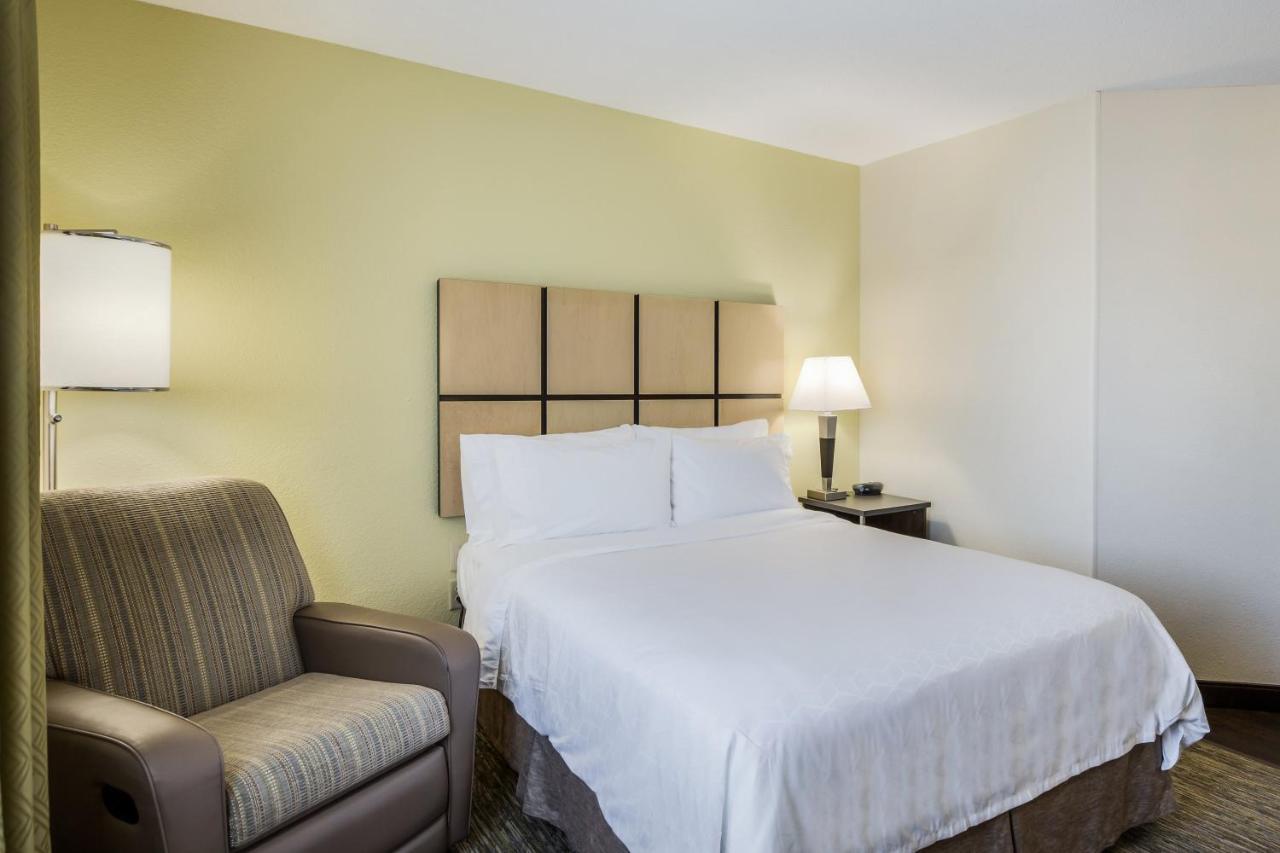 Candlewood Suites Virginia Beach Town Center By Ihg Exterior photo