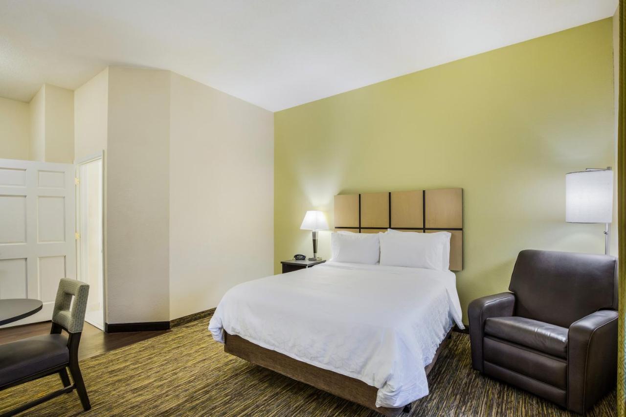 Candlewood Suites Virginia Beach Town Center By Ihg Exterior photo