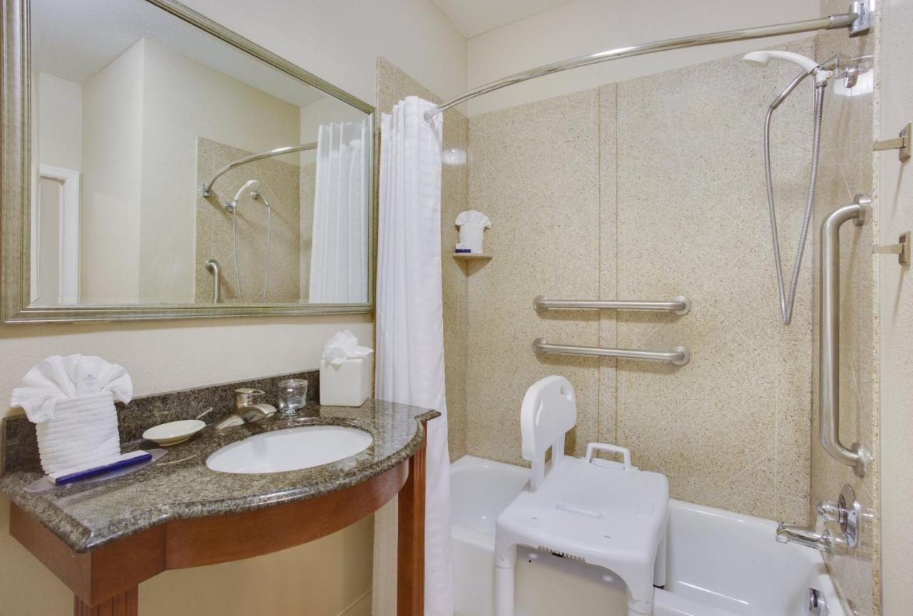 Candlewood Suites Virginia Beach Town Center By Ihg Exterior photo
