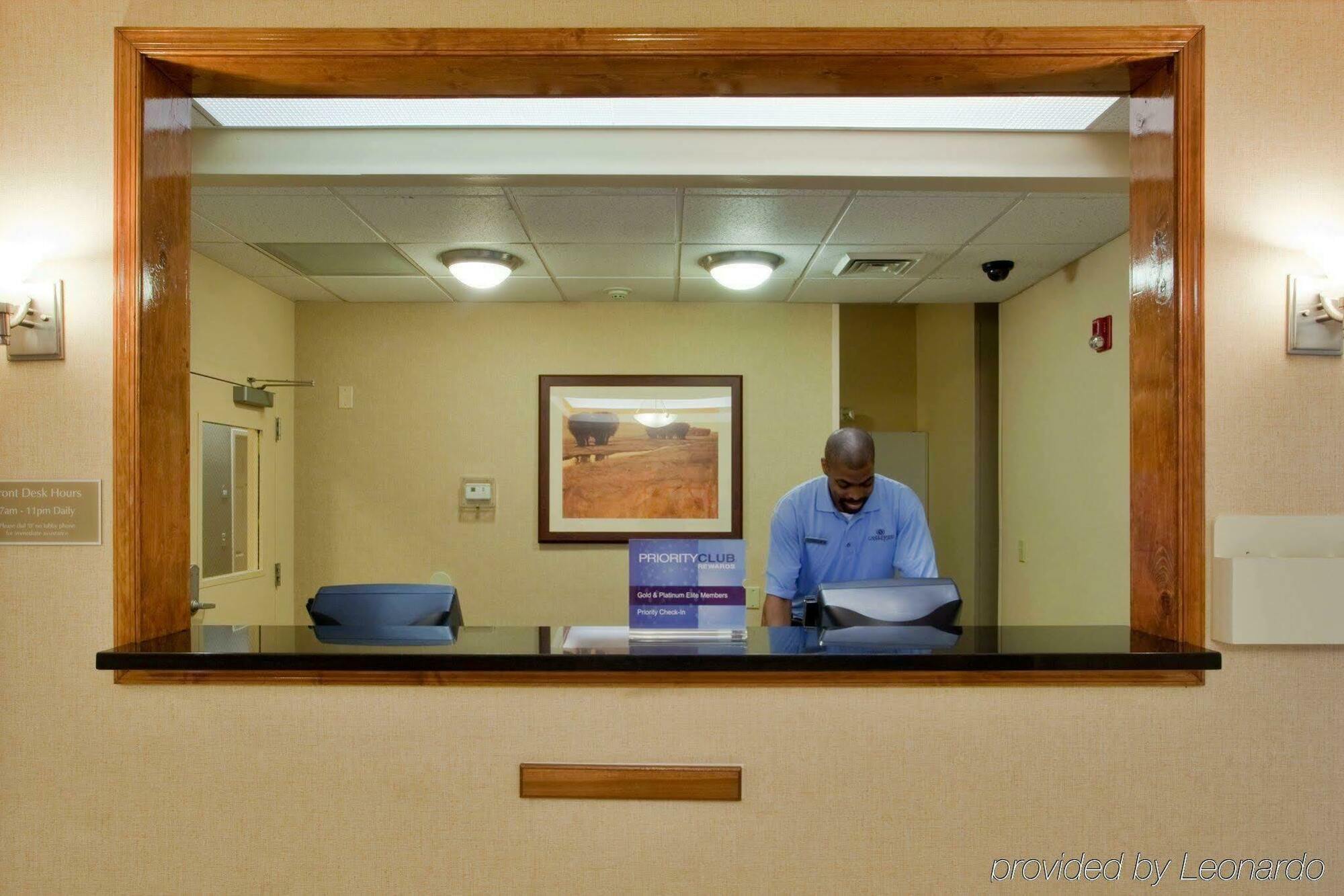 Candlewood Suites Virginia Beach Town Center By Ihg Interior photo