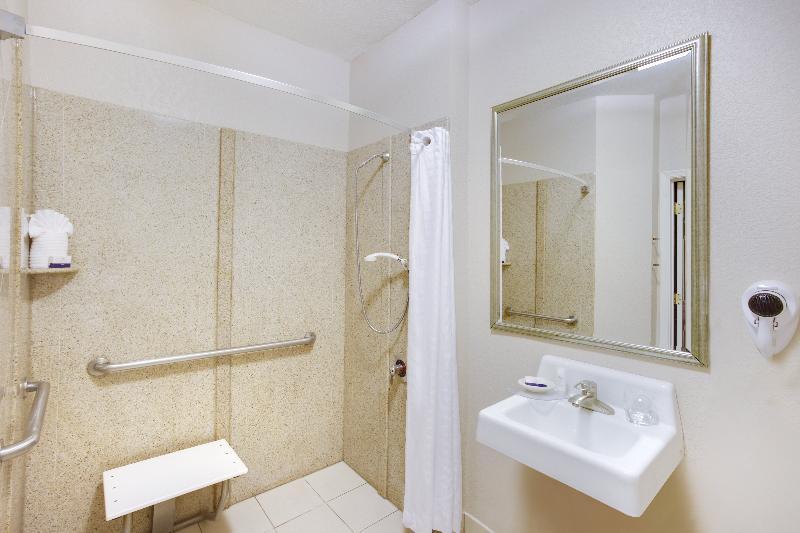 Candlewood Suites Virginia Beach Town Center By Ihg Exterior photo